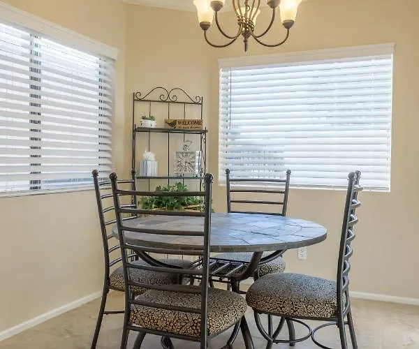 Cozy, Quiet House, Covered Patio Dining, Sun * Chandler