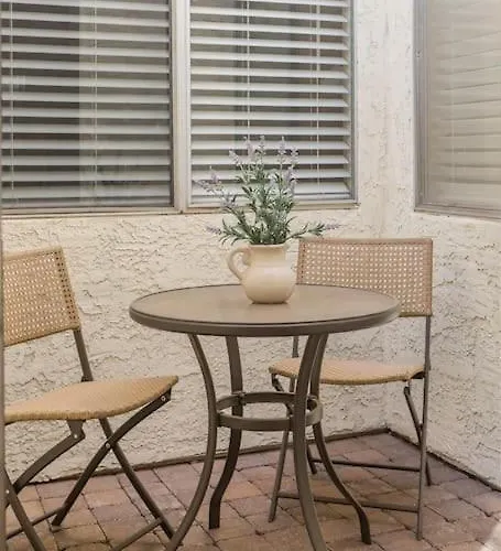 Cozy, Quiet House, Covered Patio Dining, Sun